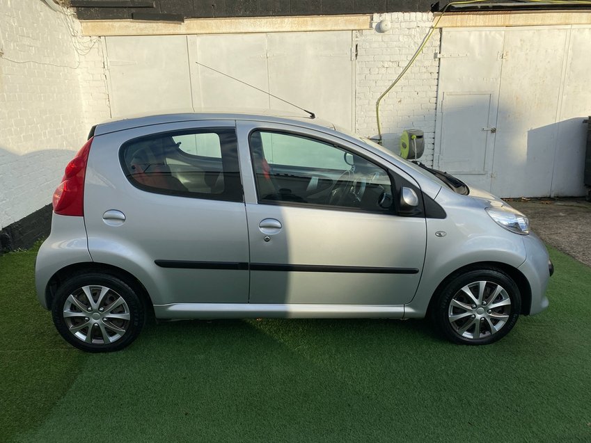 PEUGEOT 107