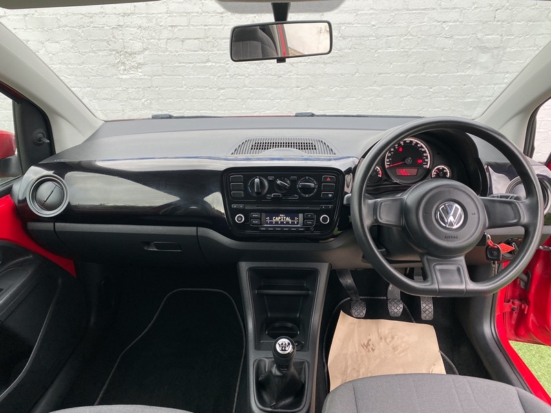 VOLKSWAGEN UP